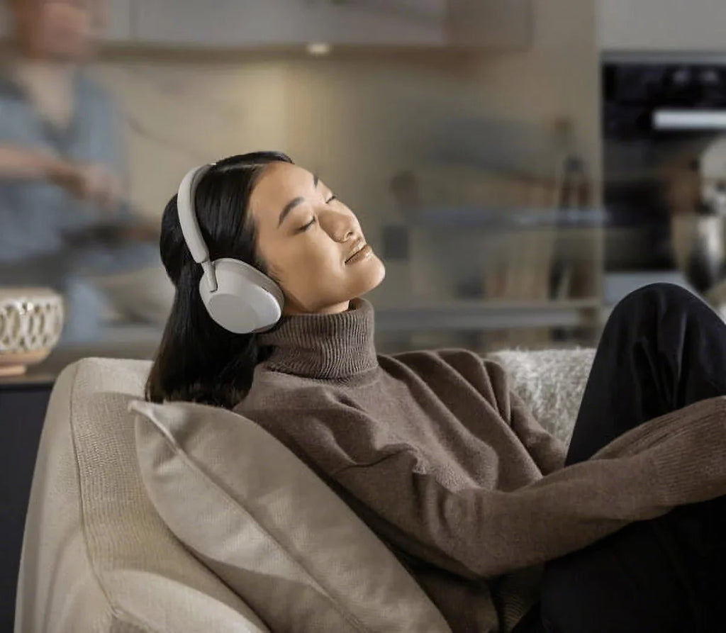WH-1000XM5 Over-Ear Bundle Wireless Noise Sony Canceling (Silver) Headphones