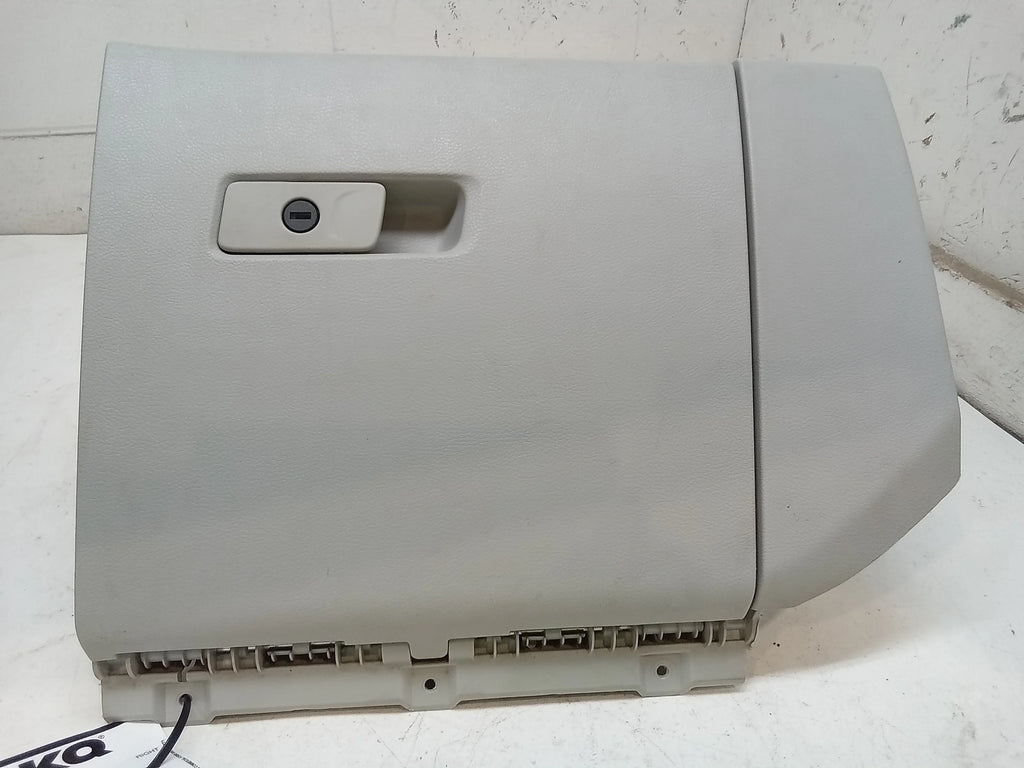 Glove Renegade Box Pre-Owned (Good) OEM Jeep 17