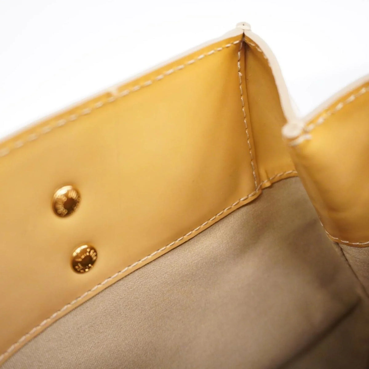 Women's Reed Pre-Owned Louis PM Beige Vernis (Good) Handbag Vuitton M91144