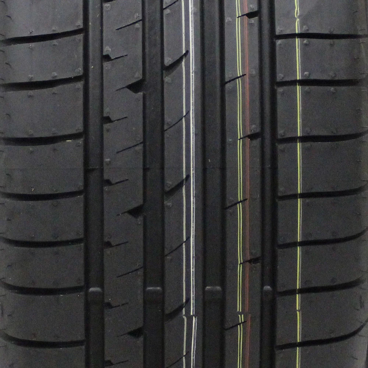 Performance 2 Goodyear Passenger Eagle Tire Asymmetric XL F1 ROF 93Y 225/40R19