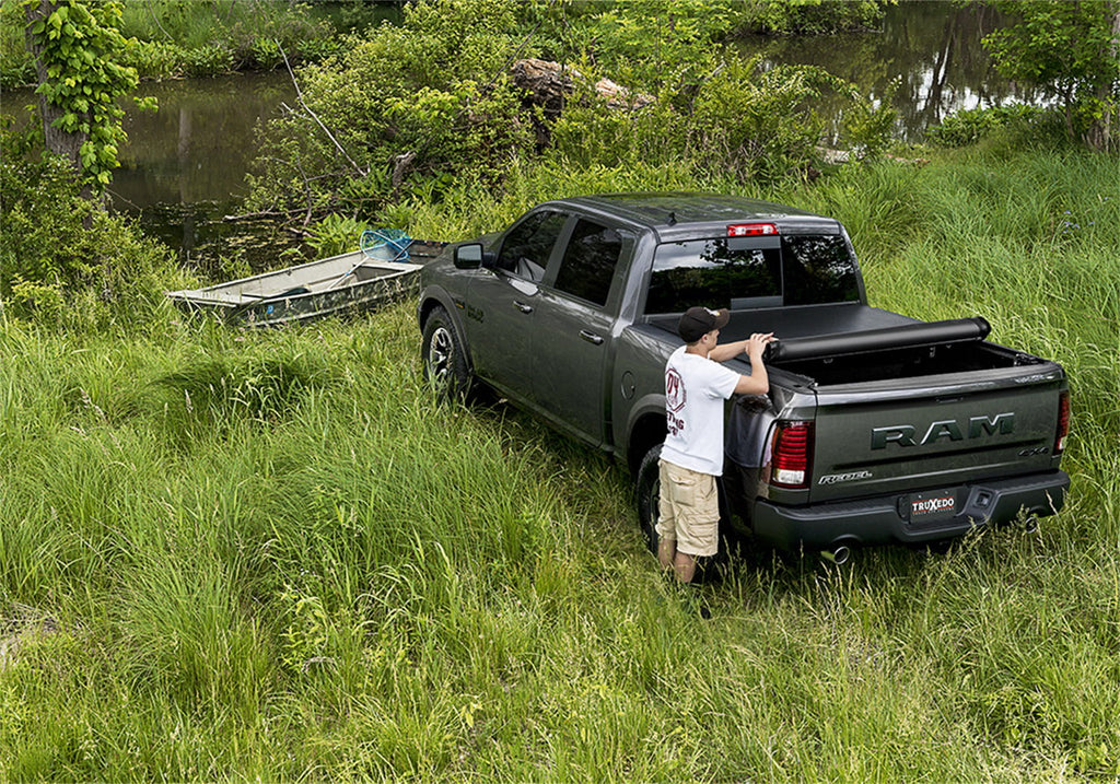 Chevy/GMC 2500/3500Hd with 2007-2013 System Bed Tonneau 6' 1500, Truxedo Deuce 7" Cover Truck | Compatible (78.7") Bed 771201 Hybrid Silverado/Sierra | 2007-14 W/Track