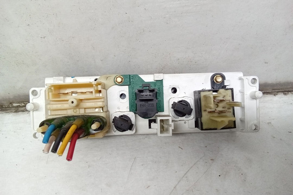 Pre-Owned (Good) 2005 Control Heater 05 Crown Victoria Ford Climate OEM