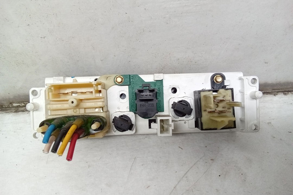 Pre-Owned (Good) 2005 Control Heater 05 Crown Victoria Ford Climate OEM