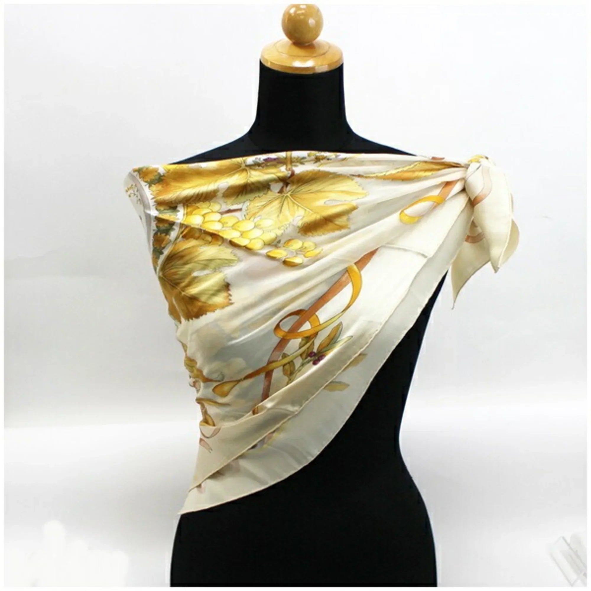 Ferragamo Fruit Muffler x Salvatore Women's Scarf Pattern (Good) Silk Viscose Pre-Owned Cream