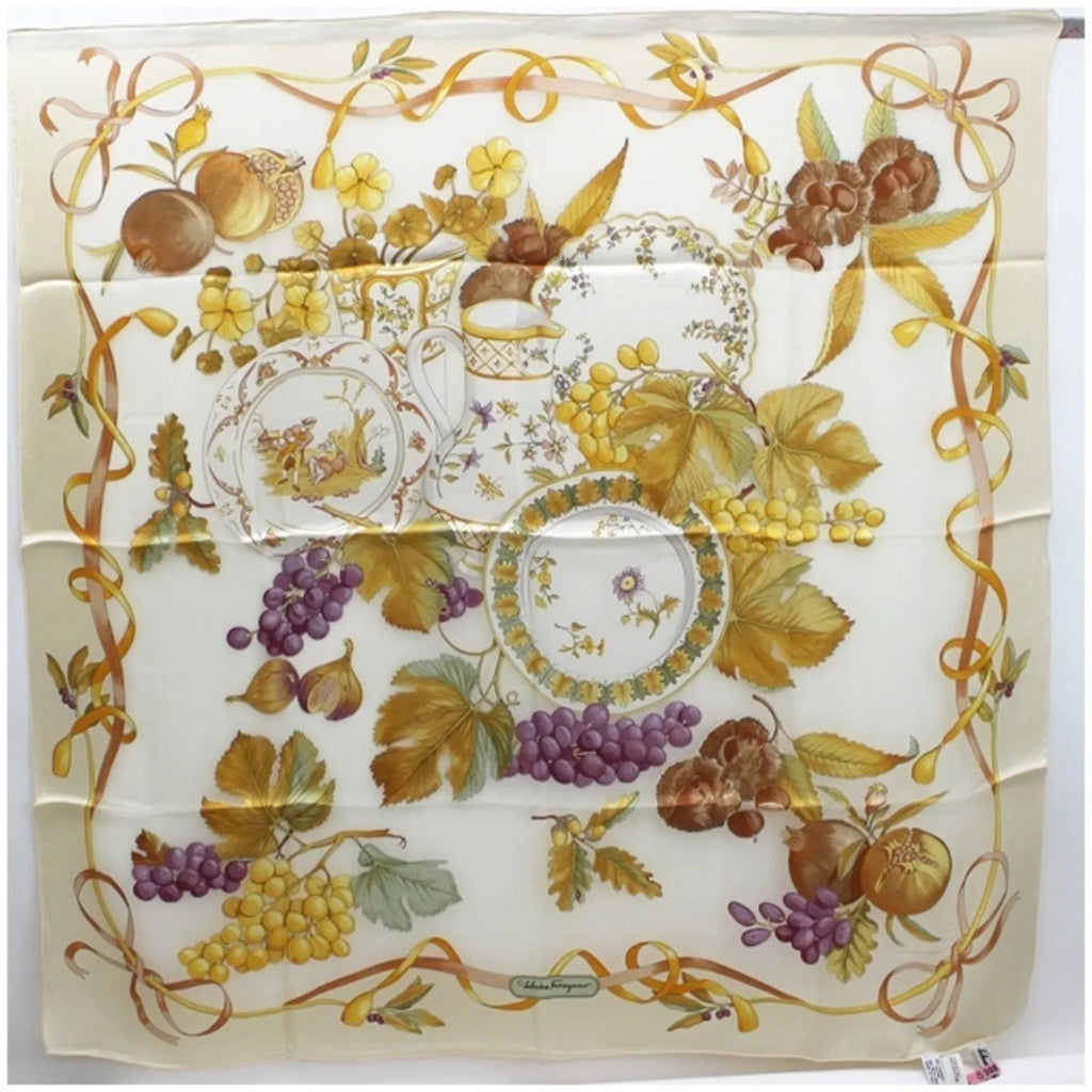 Ferragamo Fruit Muffler x Salvatore Women's Scarf Pattern (Good) Silk Viscose Pre-Owned Cream