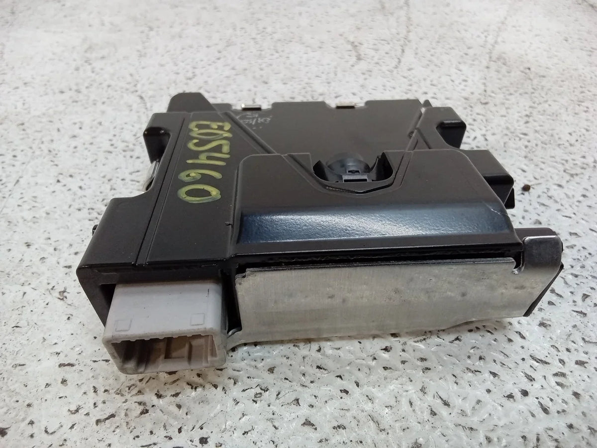 Camera Warning Lane Toyota Windshield Prius 8646C-47031 Departure Pre-Owned OEM (Good) Front 2017