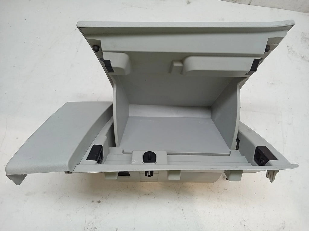 Glove Renegade Box Pre-Owned (Good) OEM Jeep 17