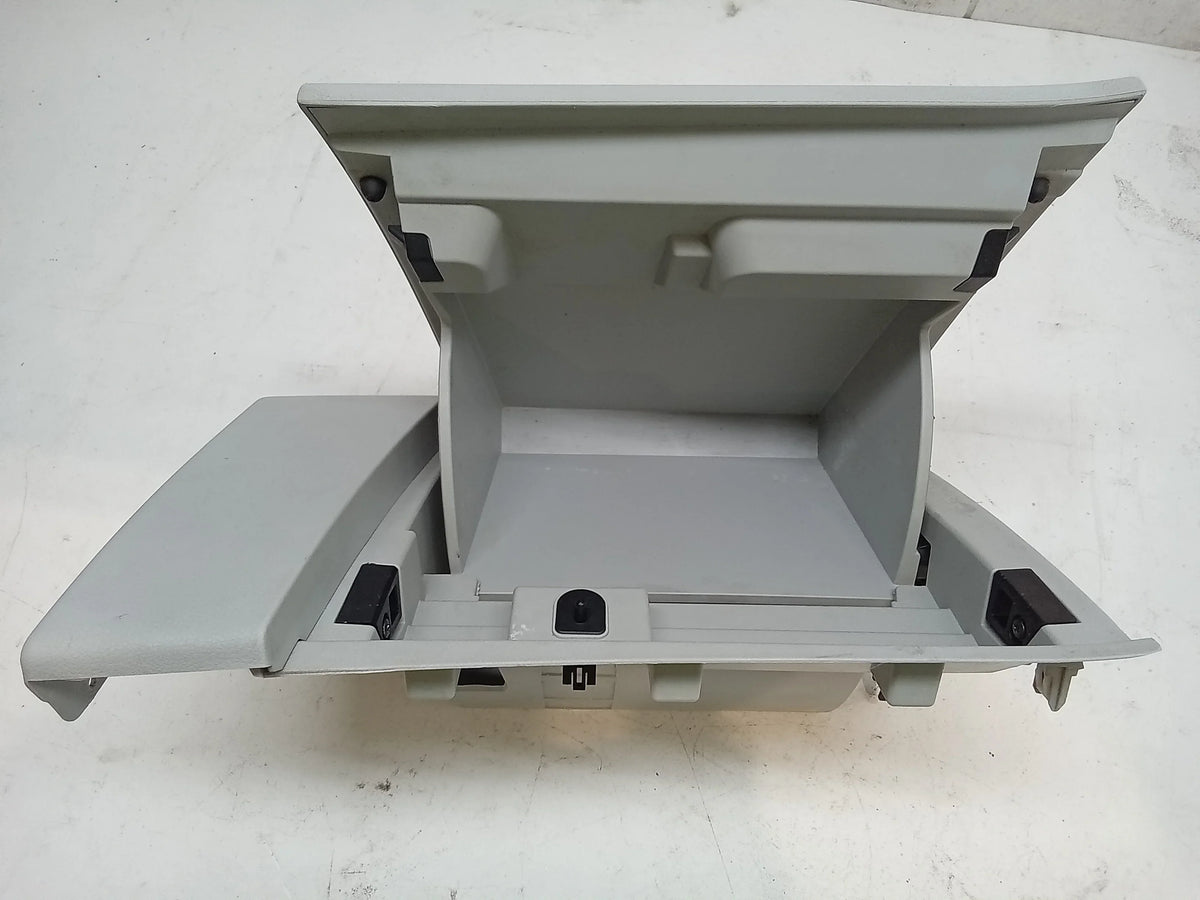 Glove Renegade Box Pre-Owned (Good) OEM Jeep 17